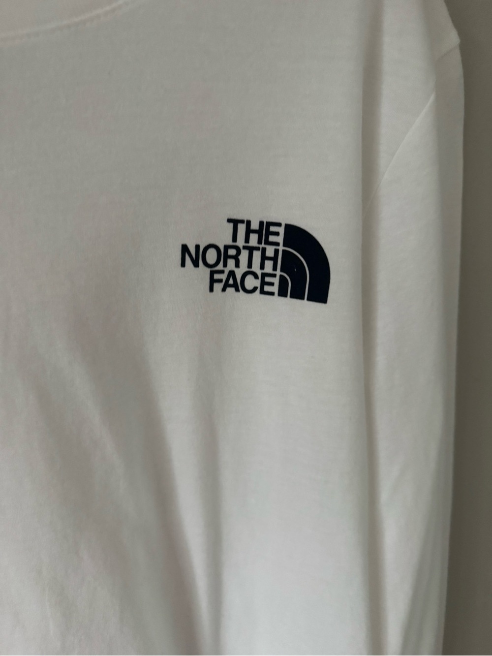 North Face Tee Women’s White Long Sleeve Logo Tee fall winter - Picture 6 of 11